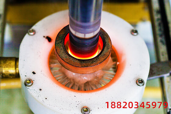 立式履帶銷自動淬火機床如何工作?