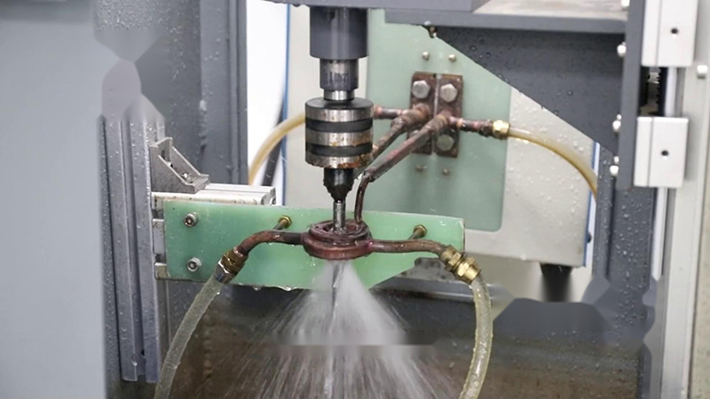 半自動淬火熱處理高頻淬火機床在汽車、機械制造、工具制造等行業有著廣泛的應用