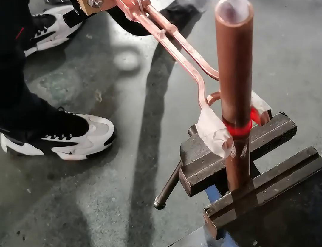 手持式高頻焊機的價格相對較高，但其高效、靈活、高質(zhì)量的銅管焊接特點