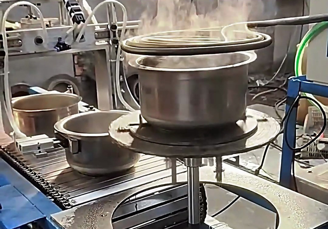 不銹鋼鍋邊退火拉伸自動化設(shè)備：簡易高效的鍋具加工解決方案