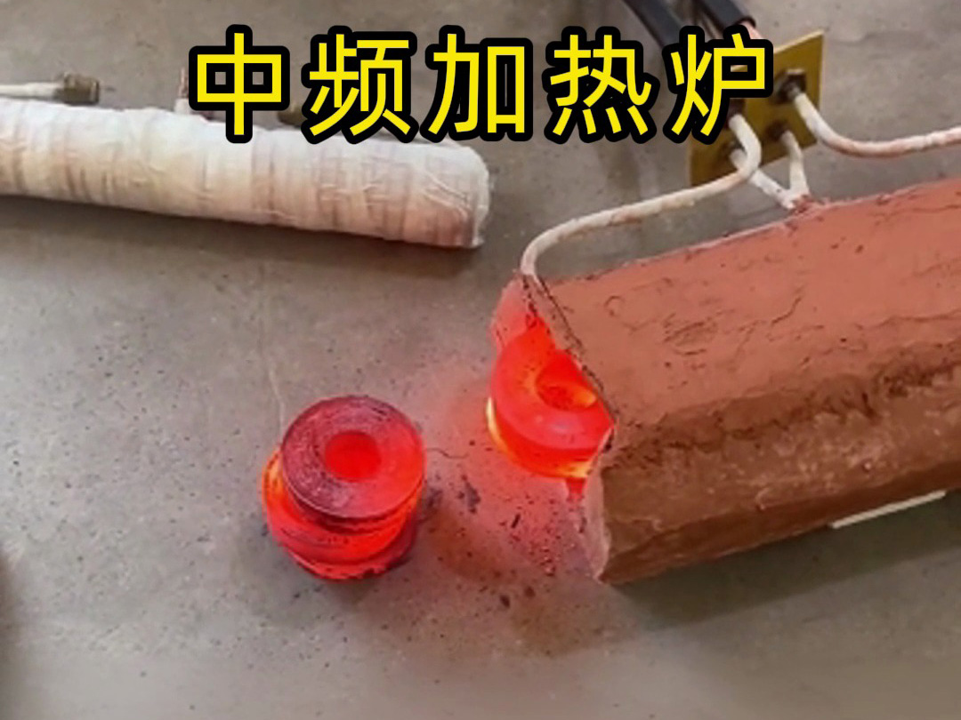 棒料紅沖要自動送料中頻加熱爐？當然有！自動化鍛造方案這樣配