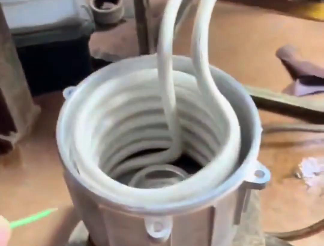 使用高頻機(jī)進(jìn)行電機(jī)熱套的優(yōu)點(diǎn)在于加熱速度快、溫度控制準(zhǔn)確、對(duì)材料影響小等