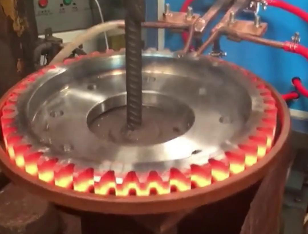 超音頻齒輪淬火提高齒輪的表面硬度和耐磨性,同時保持其內部的韌性和塑性
