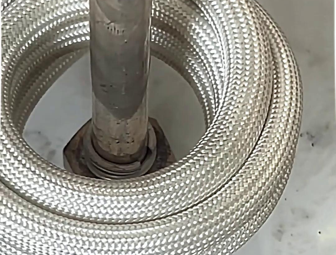 汽車鋁配件高頻釬焊具有高效快速、焊接質量高、熱影響區小、節能環保等技術特點