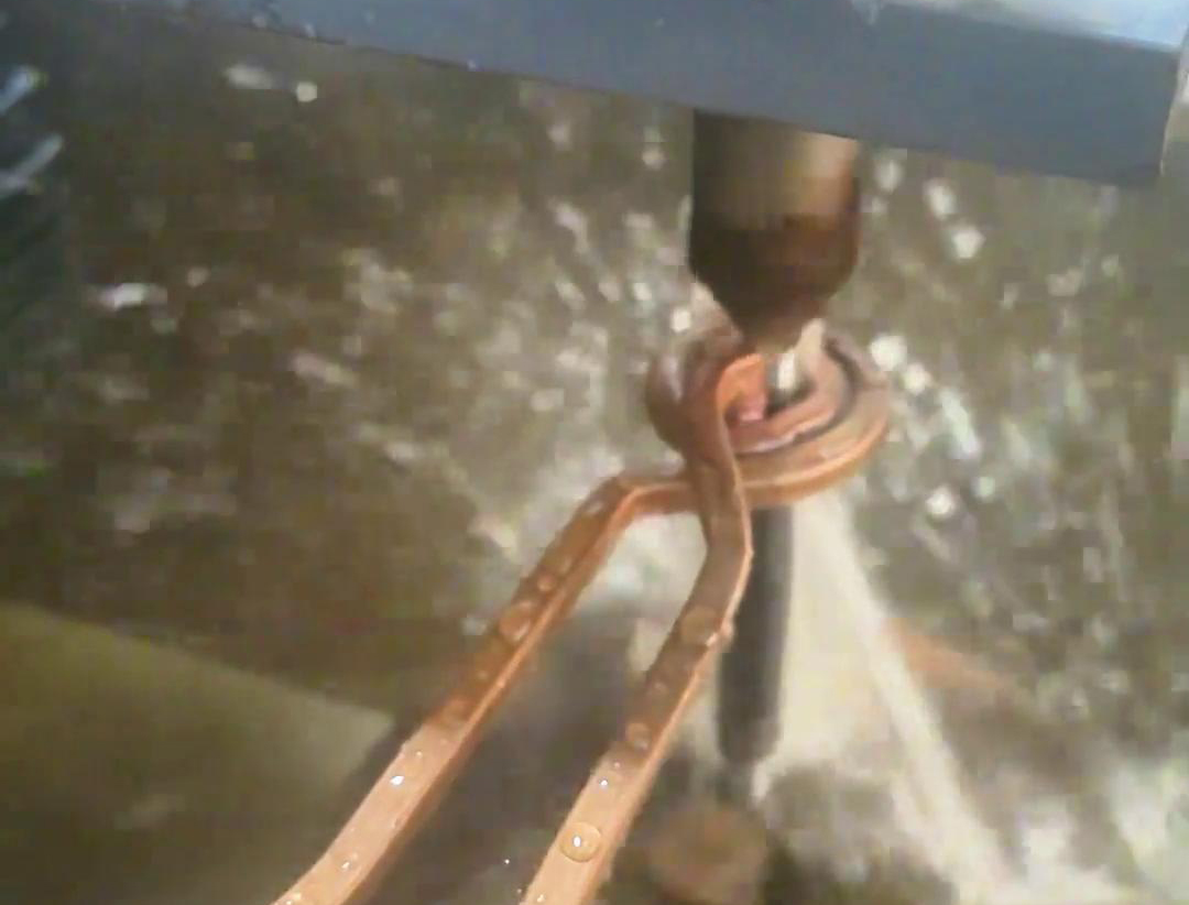 用超高頻淬火機床對這根電機軸進行淬火處理