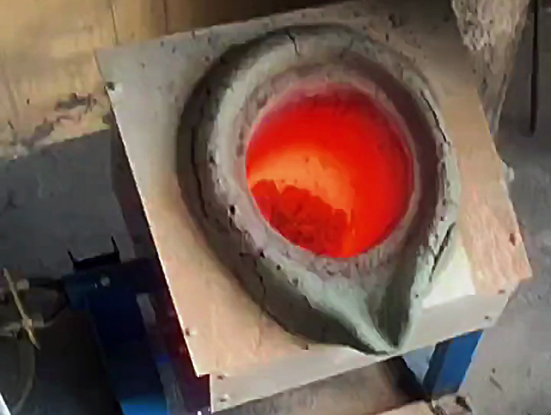 支持非標定制的手搖傾倒式中頻熔煉爐