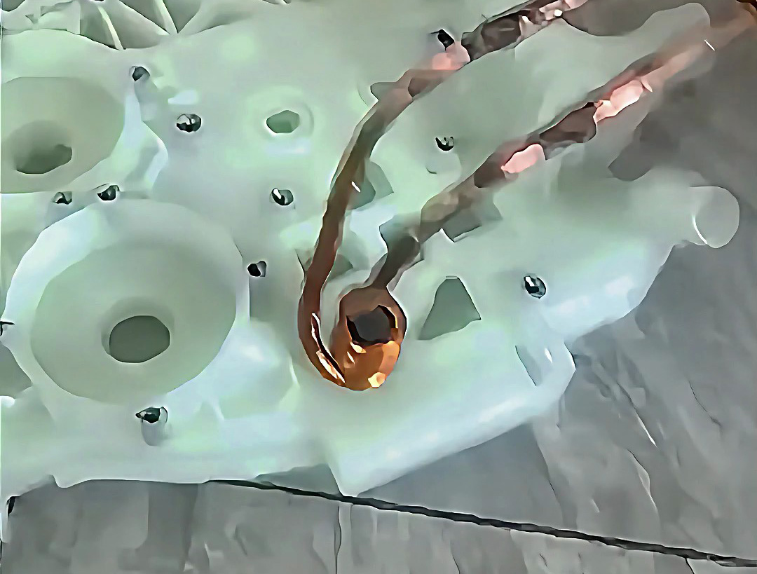 傳統熱裝工藝OUT，手持式高頻加熱機如何讓金屬與塑料模具不變形