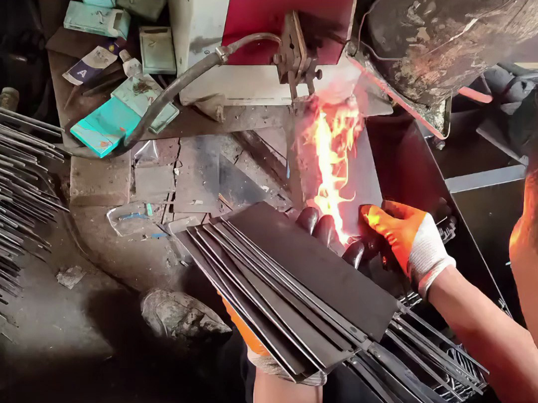 哪怕是廉價的菜刀，它也會經(jīng)過淬火熱處理工藝