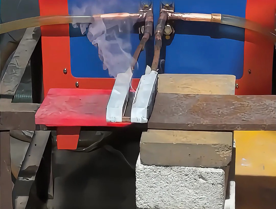 幾秒加熱6毫米鋼板！鋼板瞬間變紅！超音頻感應(yīng)加熱機(jī)效率驚人